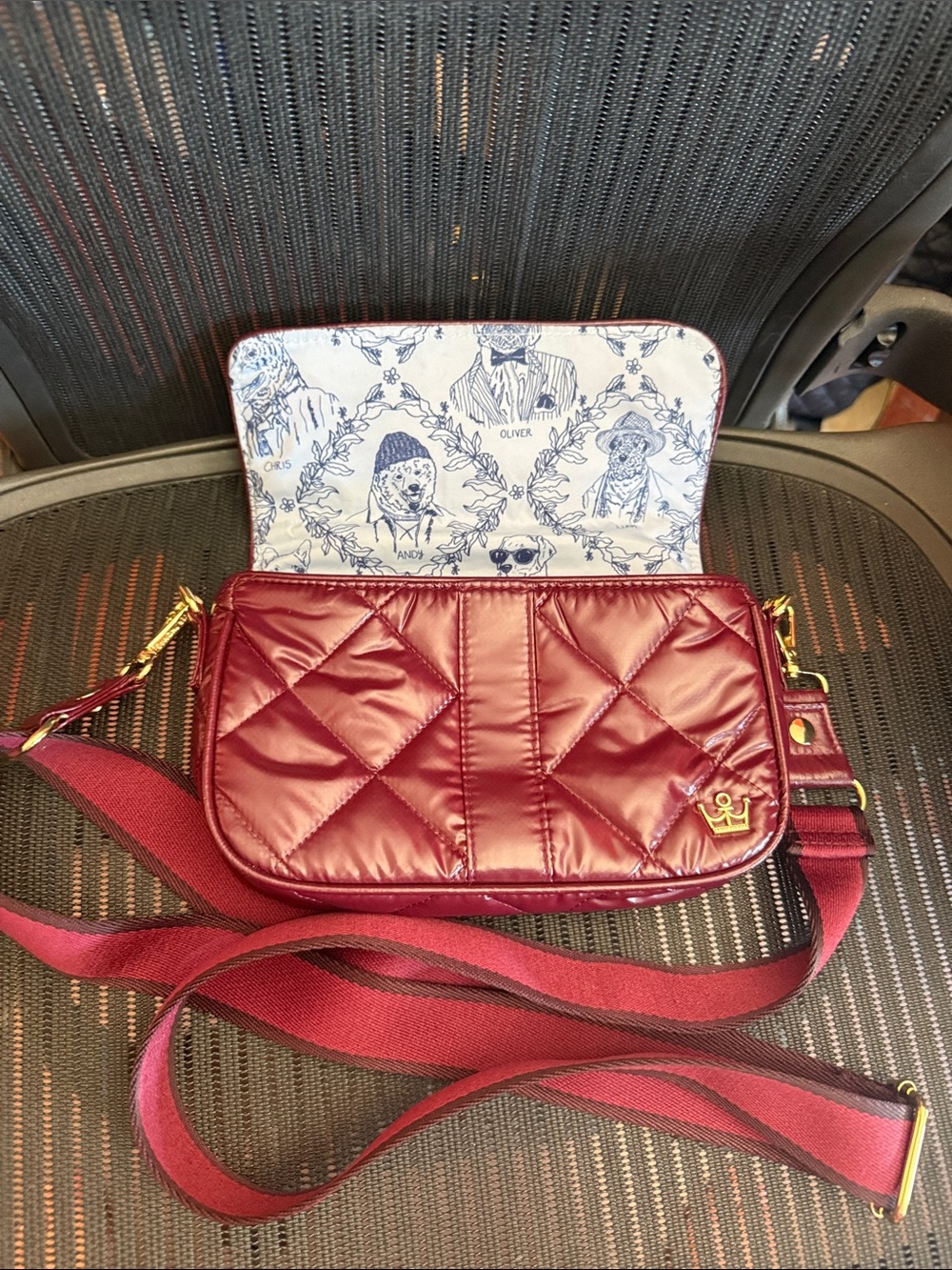 Oliver Thomas Quilted Bordeaux Burgundy Crossbody with Gold Hardware - Picture 3 of 5